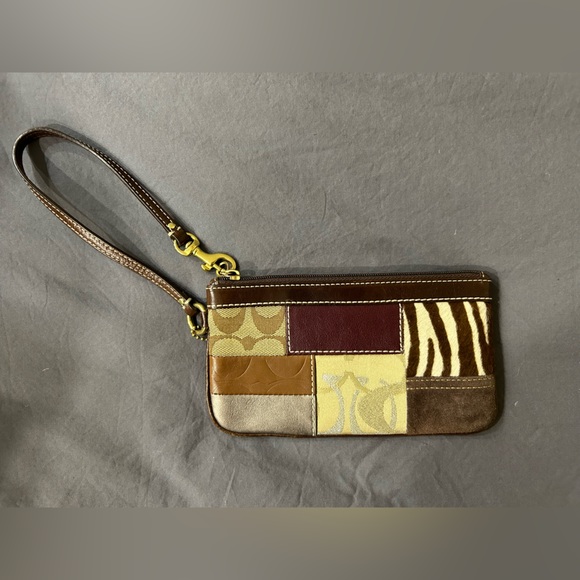 Coach patterned wristlet - Picture 3 of 4